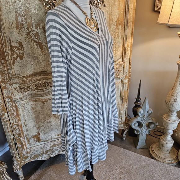Comfy USA Gray and White Asymmetrical Dress - Picture 7 of 8